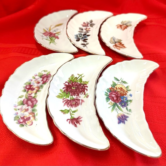 1950’s Elegant Floral Crescent Plates with Gold Accents - Picture 2 of 5